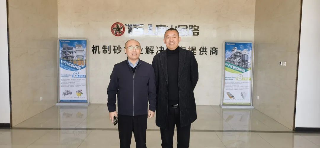 山東省砂石協(xié)會(huì )專(zhuān)職副秘書(shū)長(cháng)陳文蒞臨唐山金路，考察特細砂制砂樓
